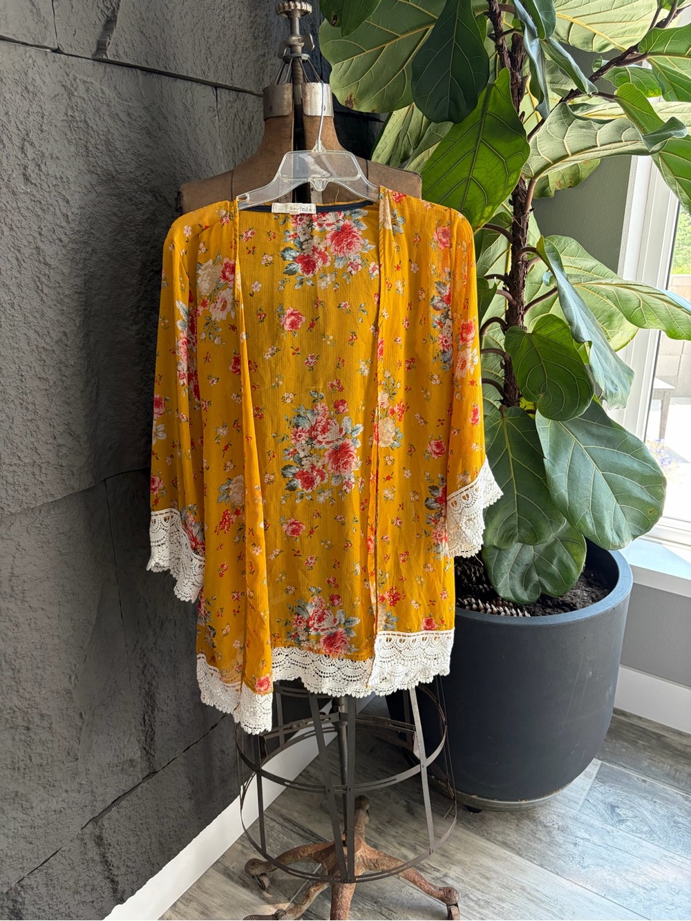Rewind Mustard Yellow Floral Lace-Trim Kimono